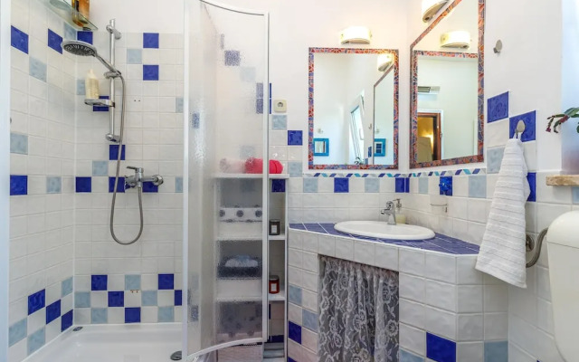 Cozy Home With Private Garden