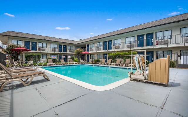 Motel 6 College Station, TX - Bryan
