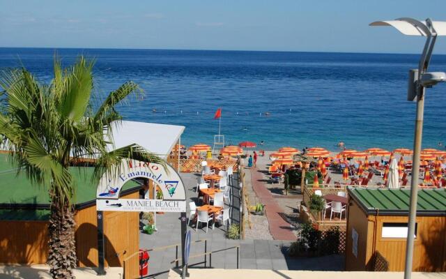 Maniel Beach Hotel