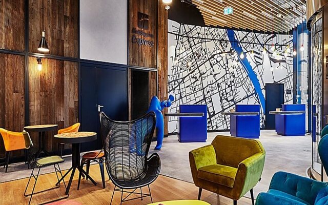 Holiday Inn Express Warsaw - The HUB by IHG