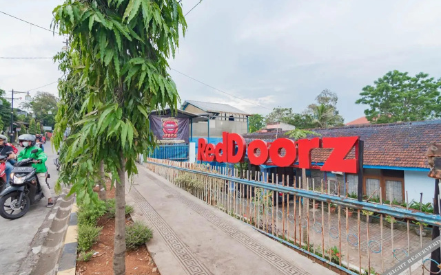 RedDoorz Syariah At Jl Pangeran Hidayatullah Cianjur