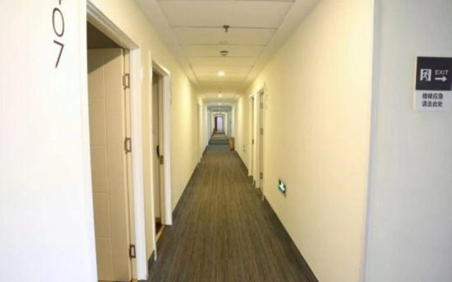 Jiayi Hotel (Jinan High-tech Zone Suncun New Area)
