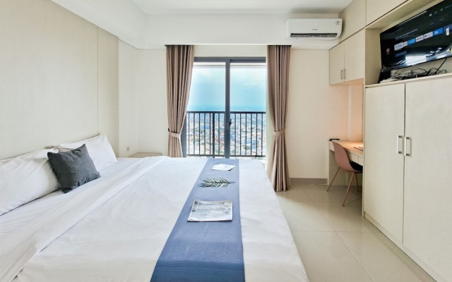 Wooden Accents 1Br Without Living Room At Bintaro Embarcadero Apartment – Guest Rooms – South Tangerang