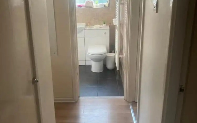 Stunning 3 -bed Semi Detached House in Cambridge