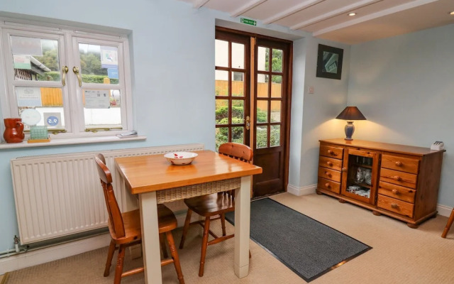 Penybont Apartment