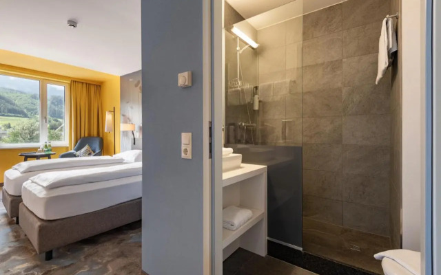 4 Rest Hotel