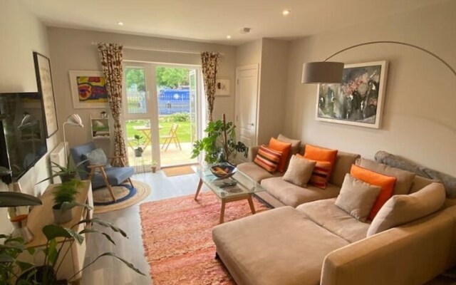 New Canal-side Apartment With Private Terrace!