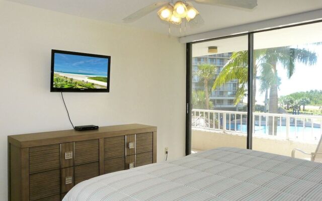 Ideal Beachfront Condo With Pool and two Balconies
