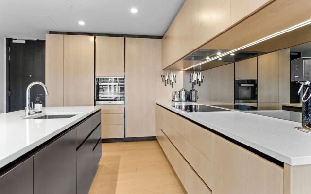 Sunny and Spacious in Wynyard Quarter