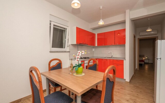 Nice Apartment in Drvenik With 1 Bedrooms and Wifi
