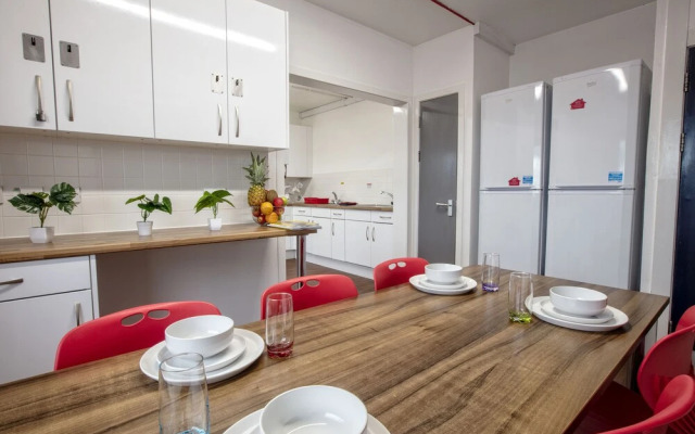 Belmont Apartments and Rooms