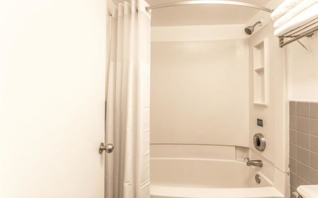 Travelodge Virginia Beach Bay Beach