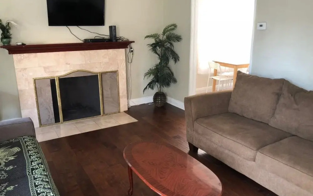 Unique 2 Bedroom in Burbank
