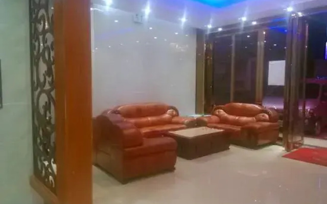 Lingao Huarui Business Hotel