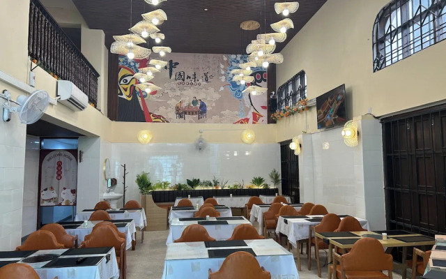 Mango restaurant and apartment hotel