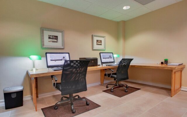 Holiday Inn Westbury - Long Island by IHG