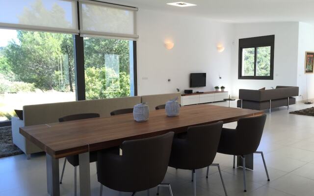 Gorgeous Villa in Santa Cristina D'aro With Pool