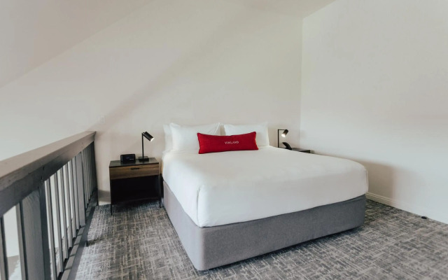 Vinland Hotel and Lounge