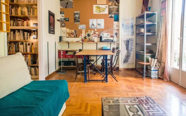Spacious Apartment Near Parthenon for 6 Persons