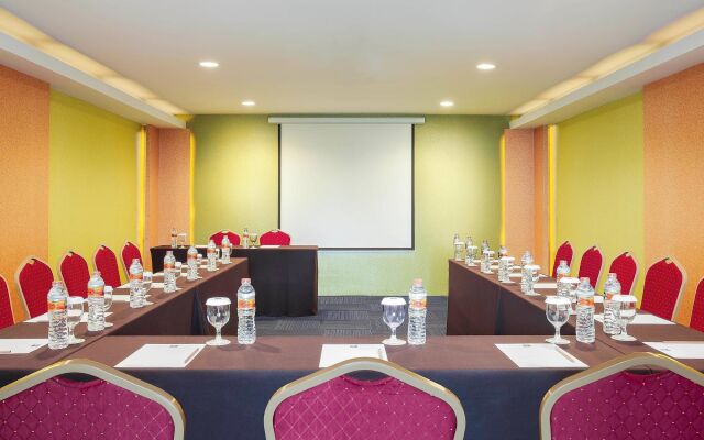 Ibis Budget Semarang Tendean