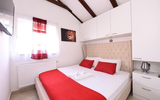 Amazing Home in Zadar with Hot Tub, Sauna & WiFi