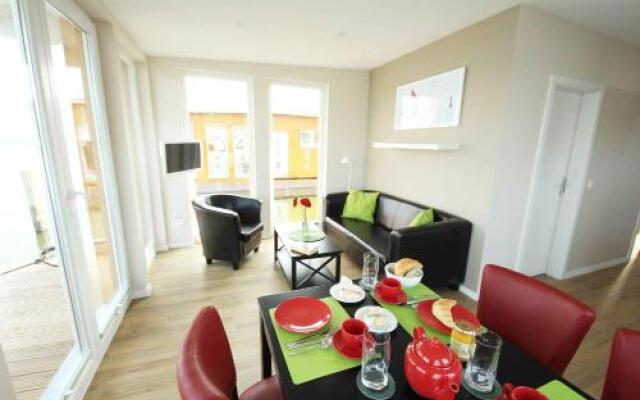 Komfort-Hausboote am Naturhafen Krummin