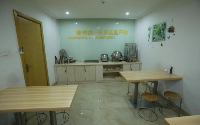 City Convenience Hotel (Yaoling Xiangya Second Hospital Subway Station 2nd Branch)