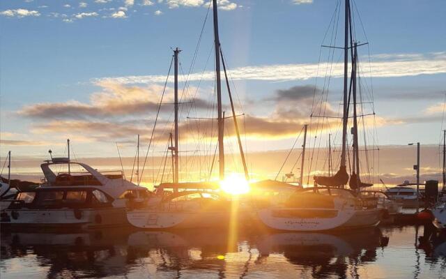 INSPIRING VIEWS & PLACE WITH FREE PARKING by BEACH