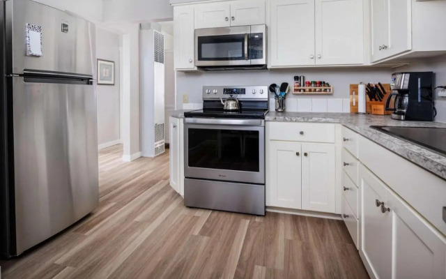 Walnut Bungalow East