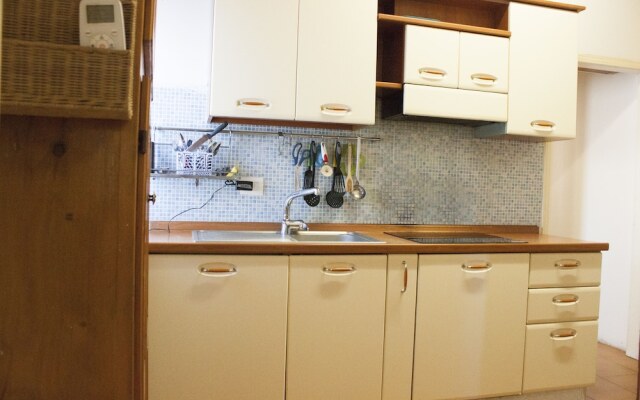 Nice Apartment in an English Style Building On the First Floor, With air Conditioning, Wifi and Sewing