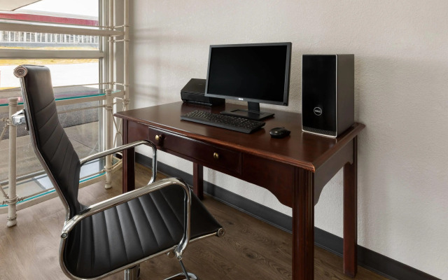 Days Inn by Wyndham Cambridge