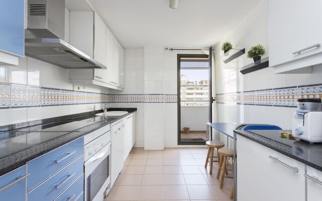 1317 - Modern Forum Apartment