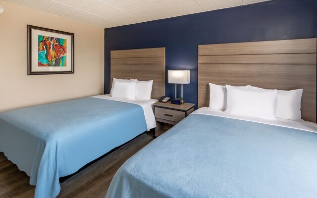 Super 8 by Wyndham Laredo