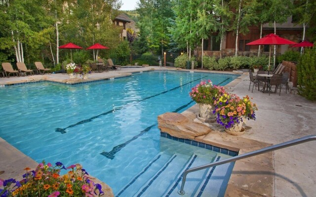 Arrowhead Village Condo - 206 Seasons Lodge