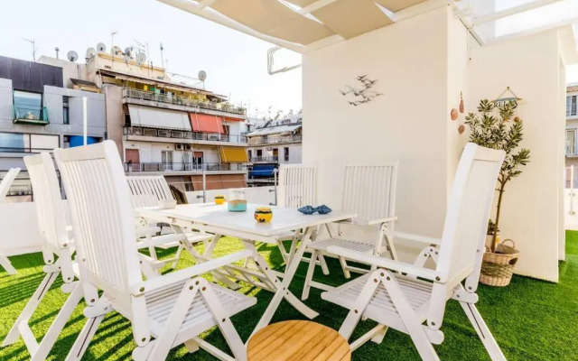 Neoclassical flat with 2 bedrooms in Piraeus