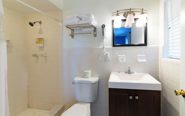 Captain's Table Hotel