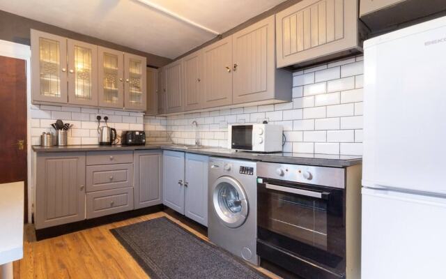 Authentic London - Four Bedroom Victorian House