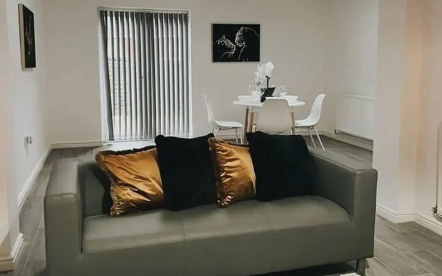 Stunning 3-bed House in Oldbury