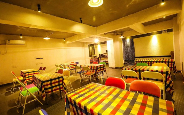 Comma Travel International Youth Hotel