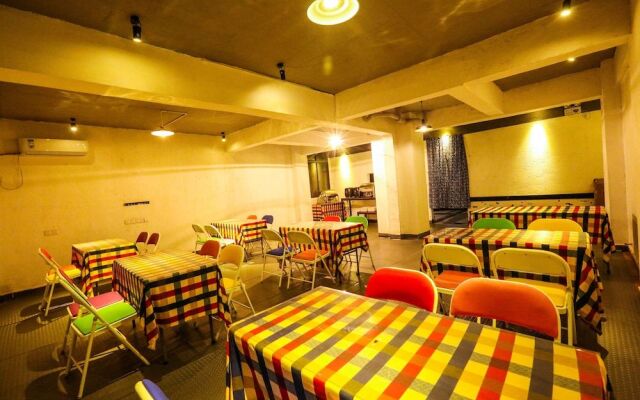 Comma Travel International Youth Hotel