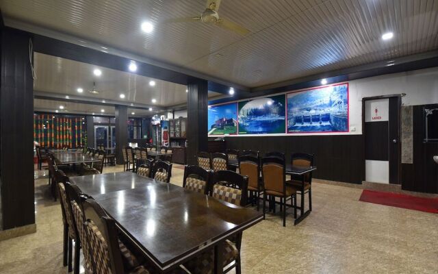 Oyo 28027 Hotel Dhruv