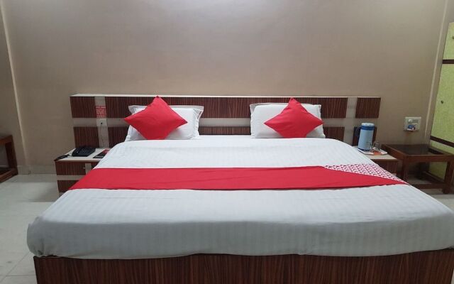 OYO 23649 Hotel Anand