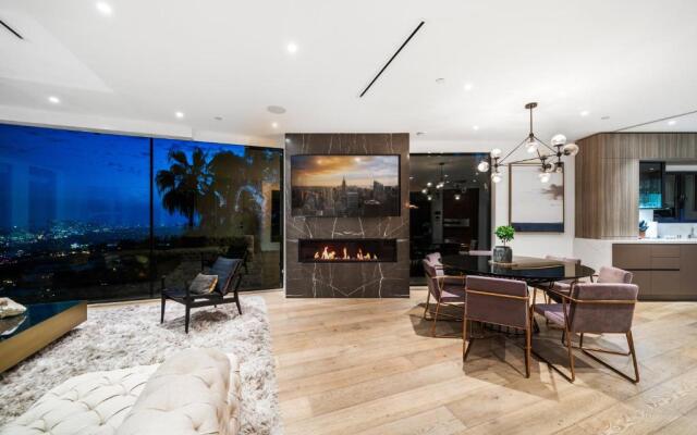 Modern Smart Home With Spectacular Views