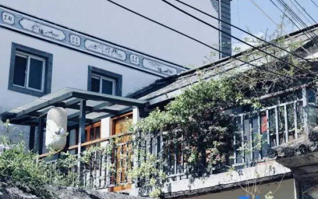 Qianshan Homestay (Huanhai West Road)