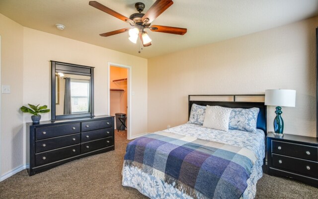 San Antonio Townhome ~ 2 Mi to Aquarium!