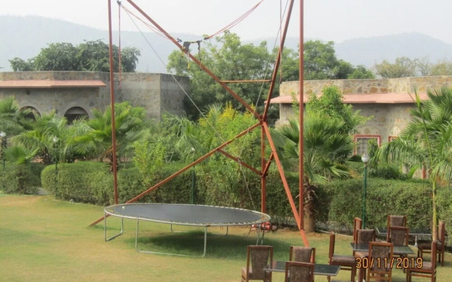 Van Chhavi Resort
