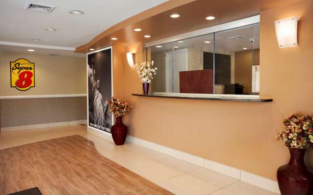 Super 8 By Wyndham Bronx