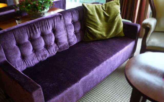 Ascot House Hotel