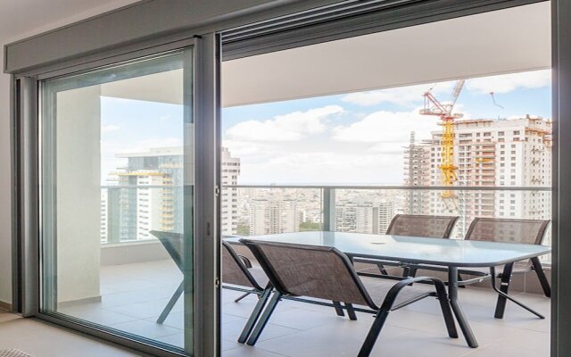 O-O Group -Luxury 3BR APT See View Tower