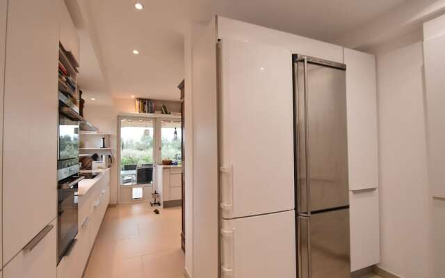 Luxurious Villa in Castillon-du-gard With Outdoor Kitchen